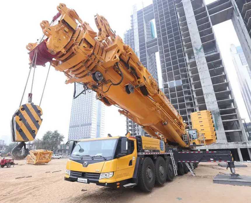 900 ton mobile crane with extended boom for heavy industrial equipment installation